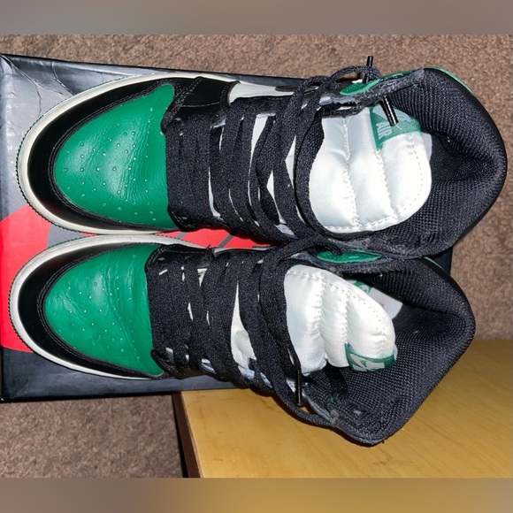 Air Jordan 1 Retro OG - Picture 3 of 6